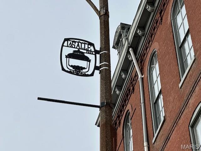 1047 Lafayette Avenue