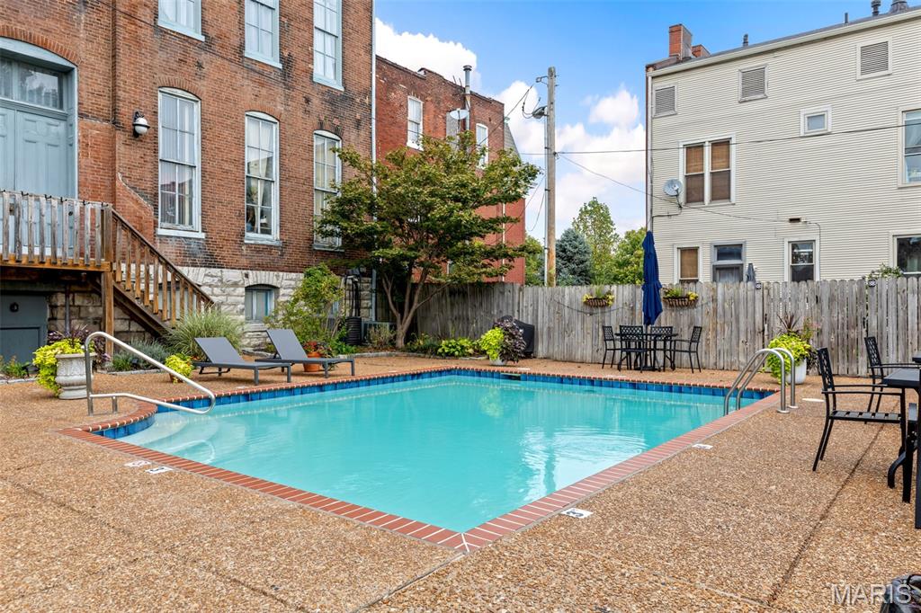 1047 Lafayette Avenue