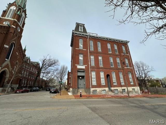 1047 Lafayette Avenue