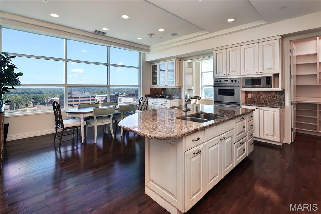 8025 Maryland Avenue Unit: 9C