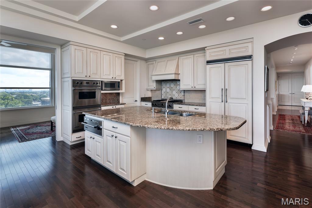 8025 Maryland Avenue Unit: 9C