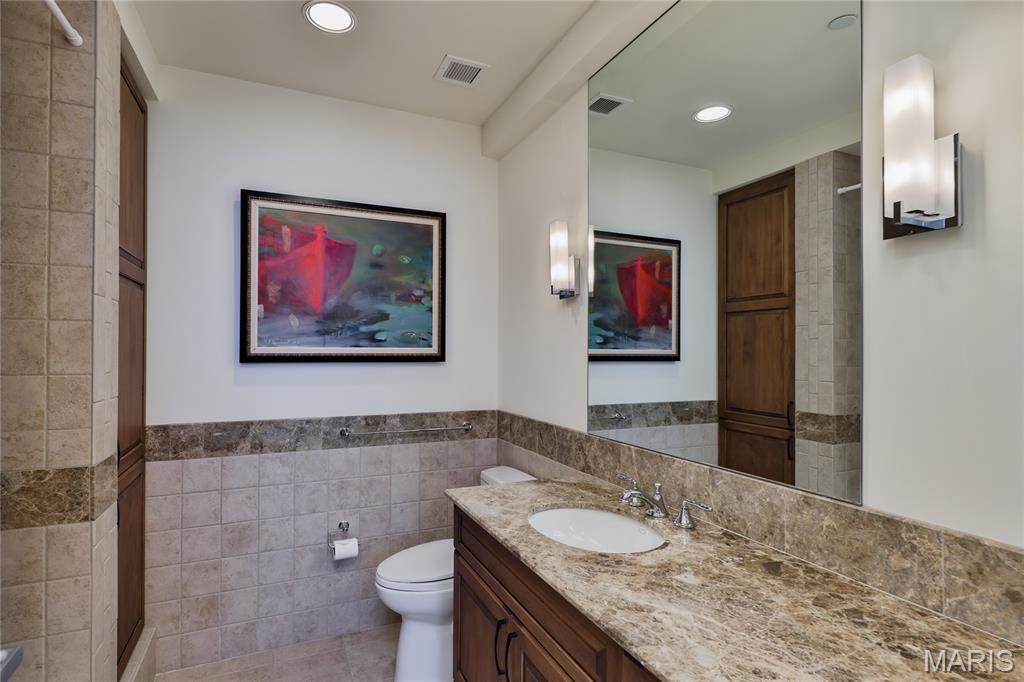 8025 Maryland Avenue Unit: 9C