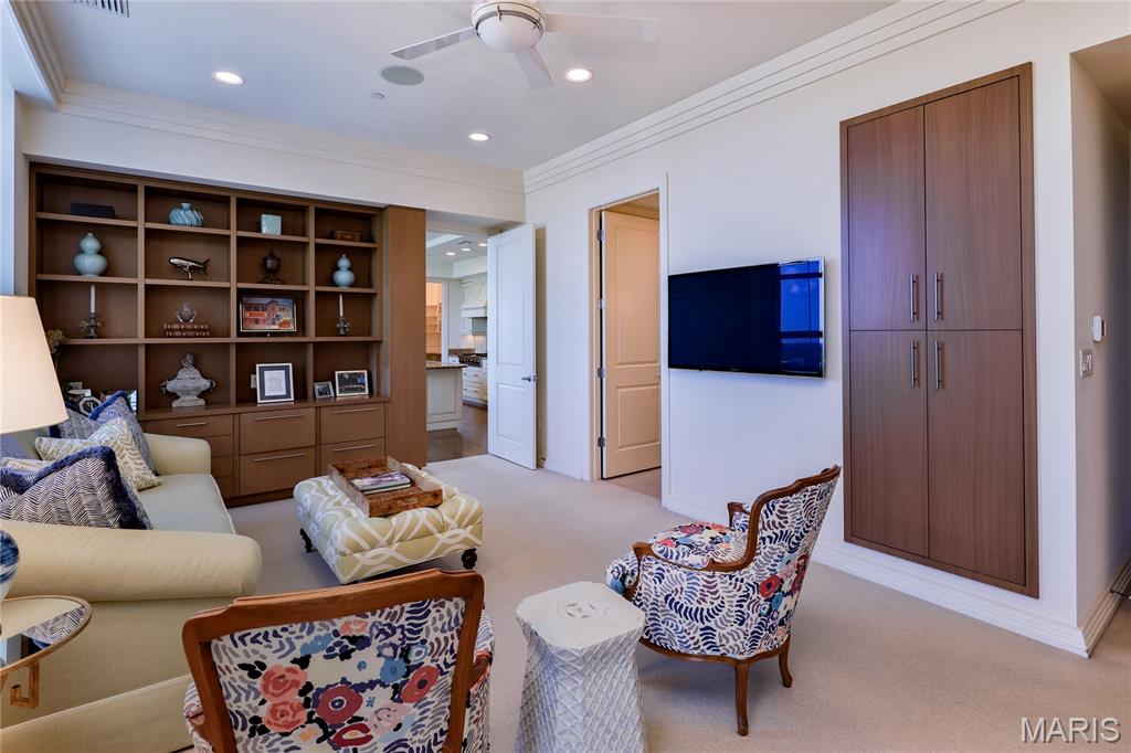 8025 Maryland Avenue Unit: 9C