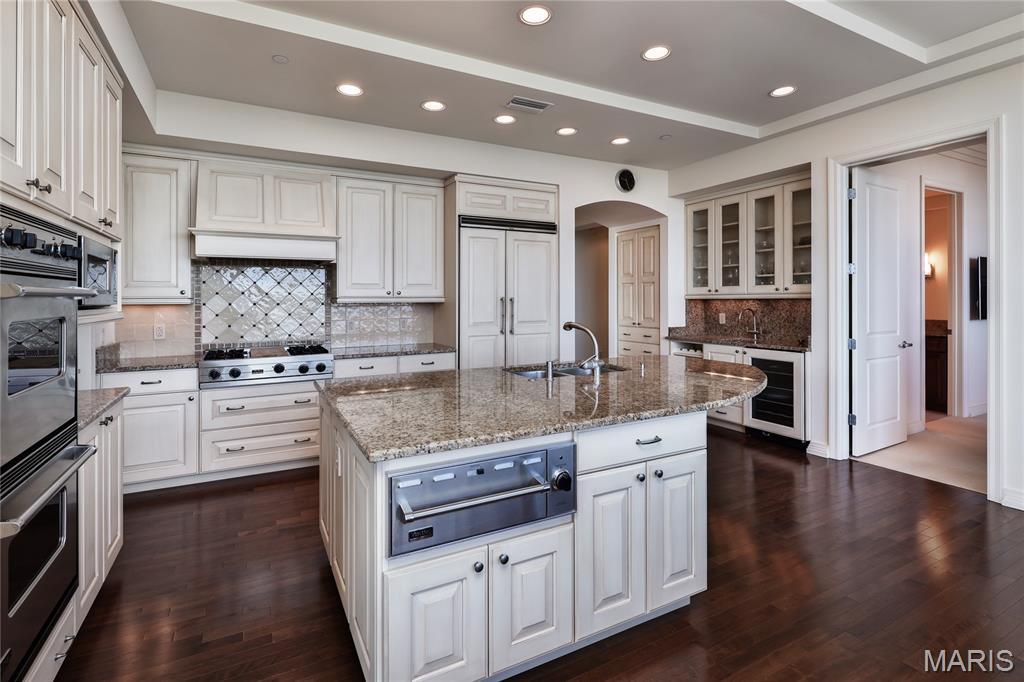 8025 Maryland Avenue Unit: 9C