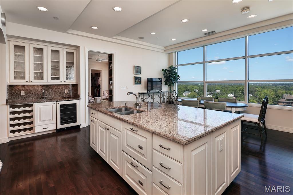 8025 Maryland Avenue Unit: 9C