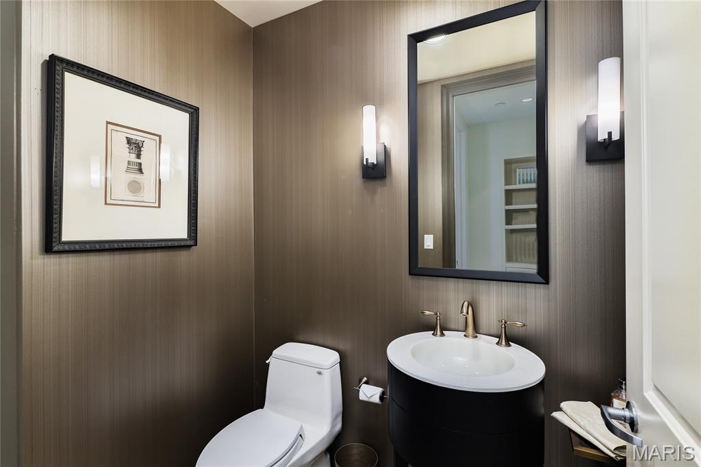 8025 Maryland Avenue Unit: 9C