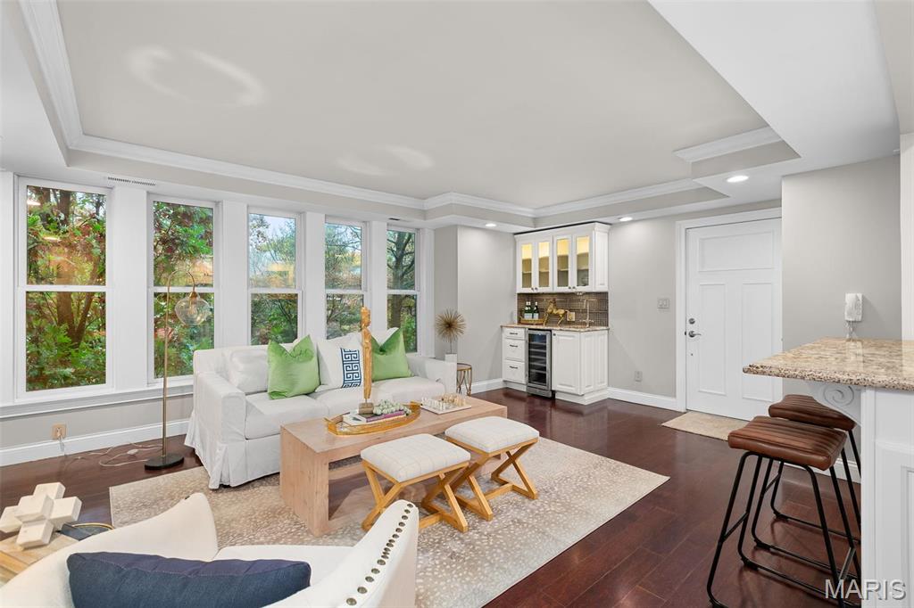 7527 Oxford Avenue Unit: 1E