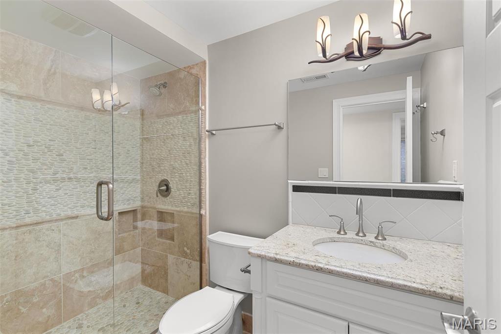 7527 Oxford Avenue Unit: 1E