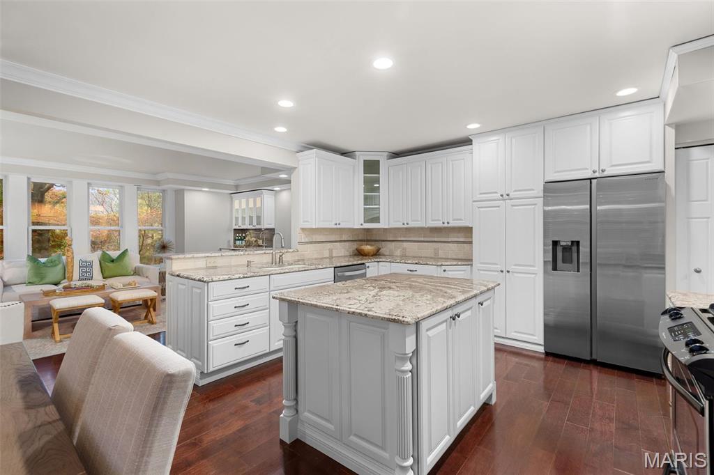 7527 Oxford Avenue Unit: 1E