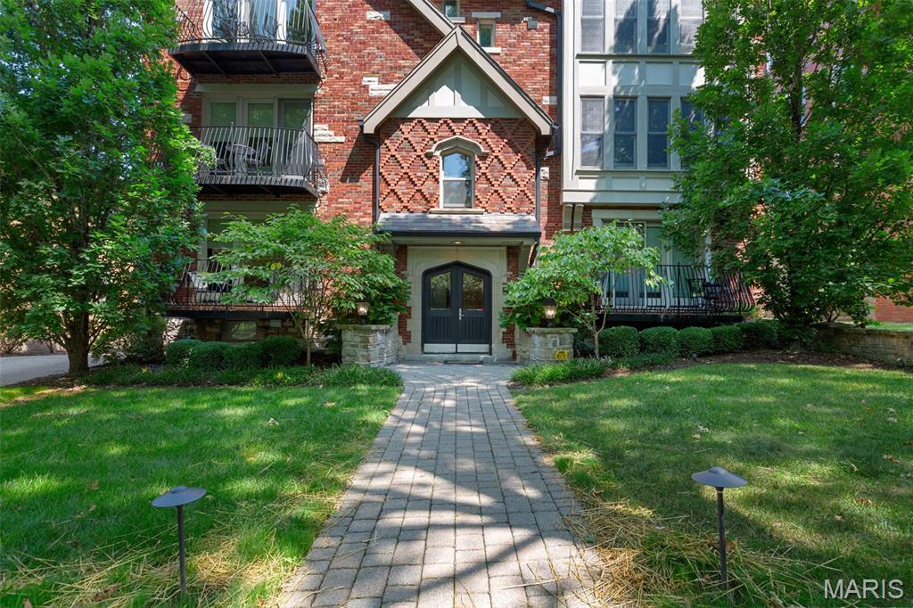 7527 Oxford Avenue Unit: 1E