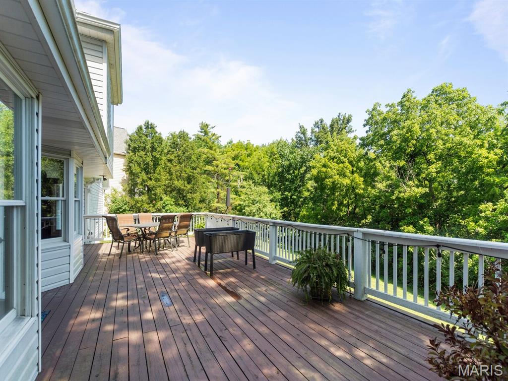 225 W Manor Drive