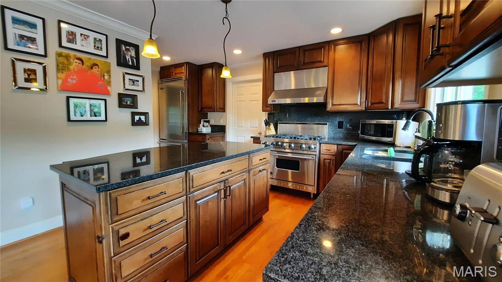 225 W Manor Drive