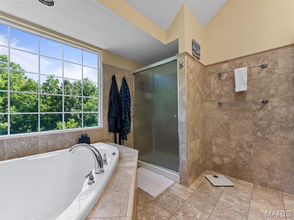 225 W Manor Drive