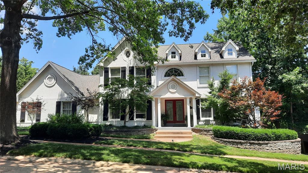 225 W Manor Drive