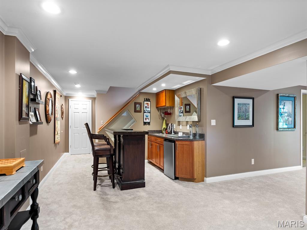 225 W Manor Drive