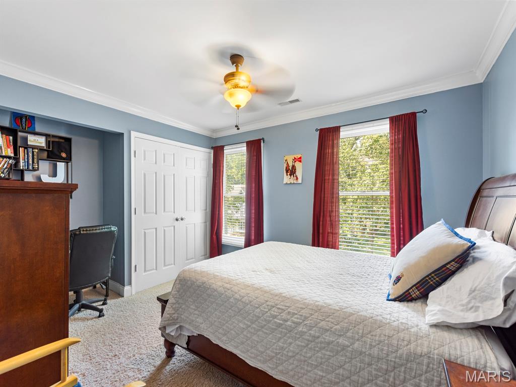 225 W Manor Drive