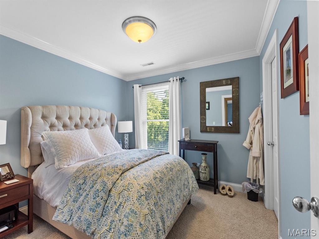 225 W Manor Drive