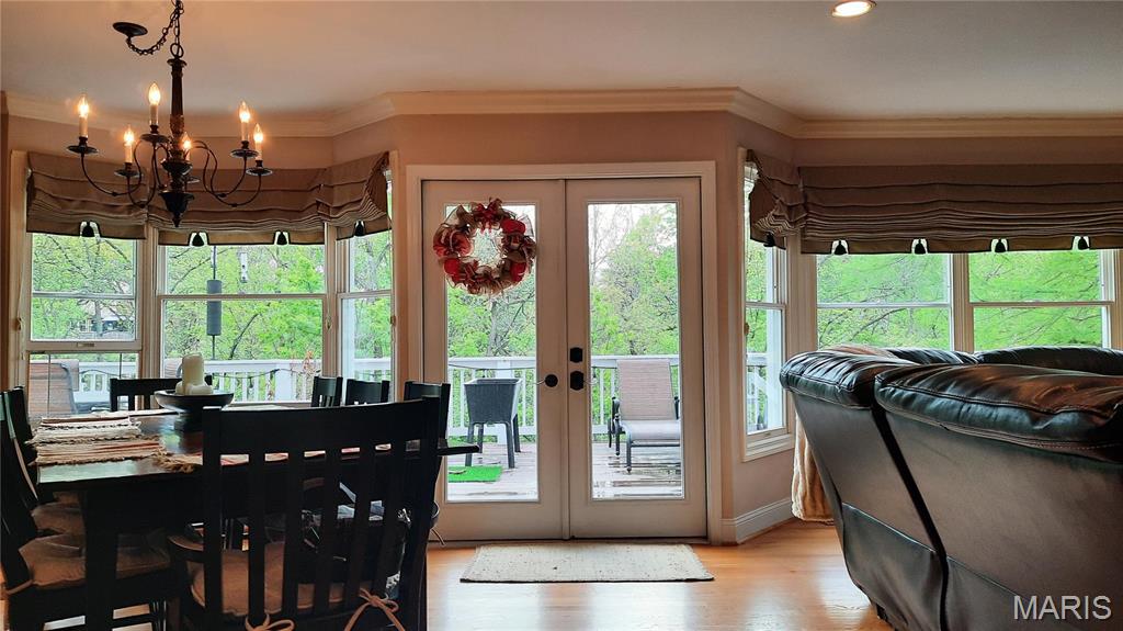 225 W Manor Drive