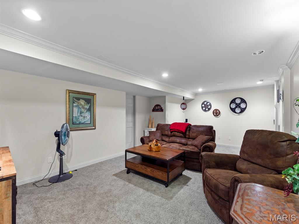225 W Manor Drive