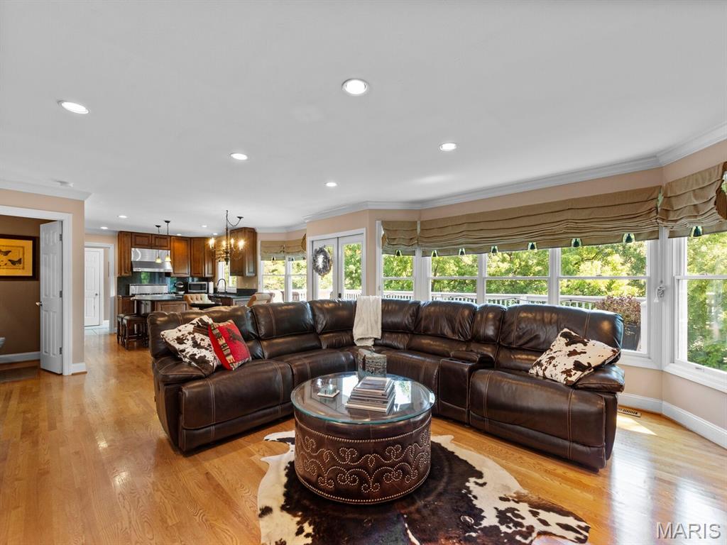 225 W Manor Drive