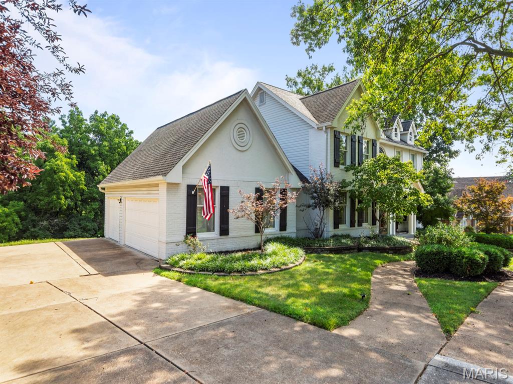 225 W Manor Drive