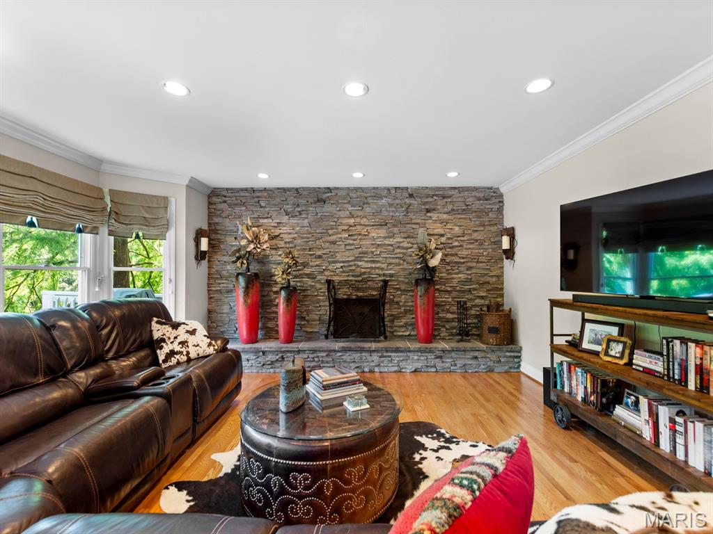 225 W Manor Drive