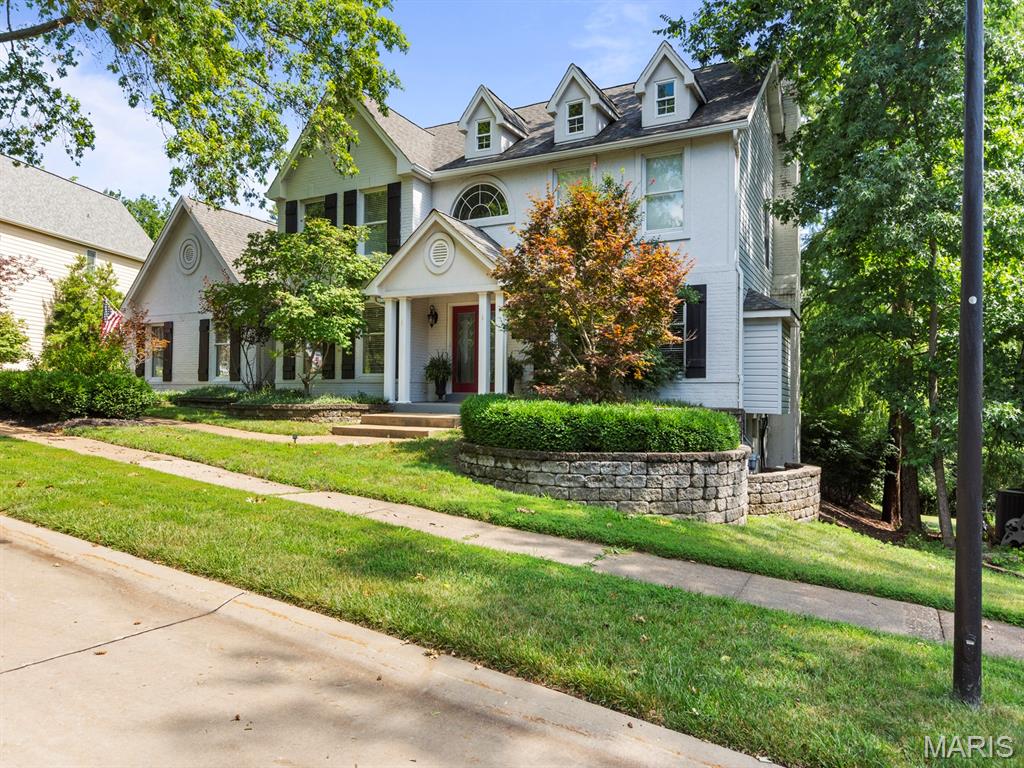 225 W Manor Drive