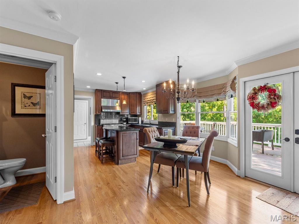 225 W Manor Drive