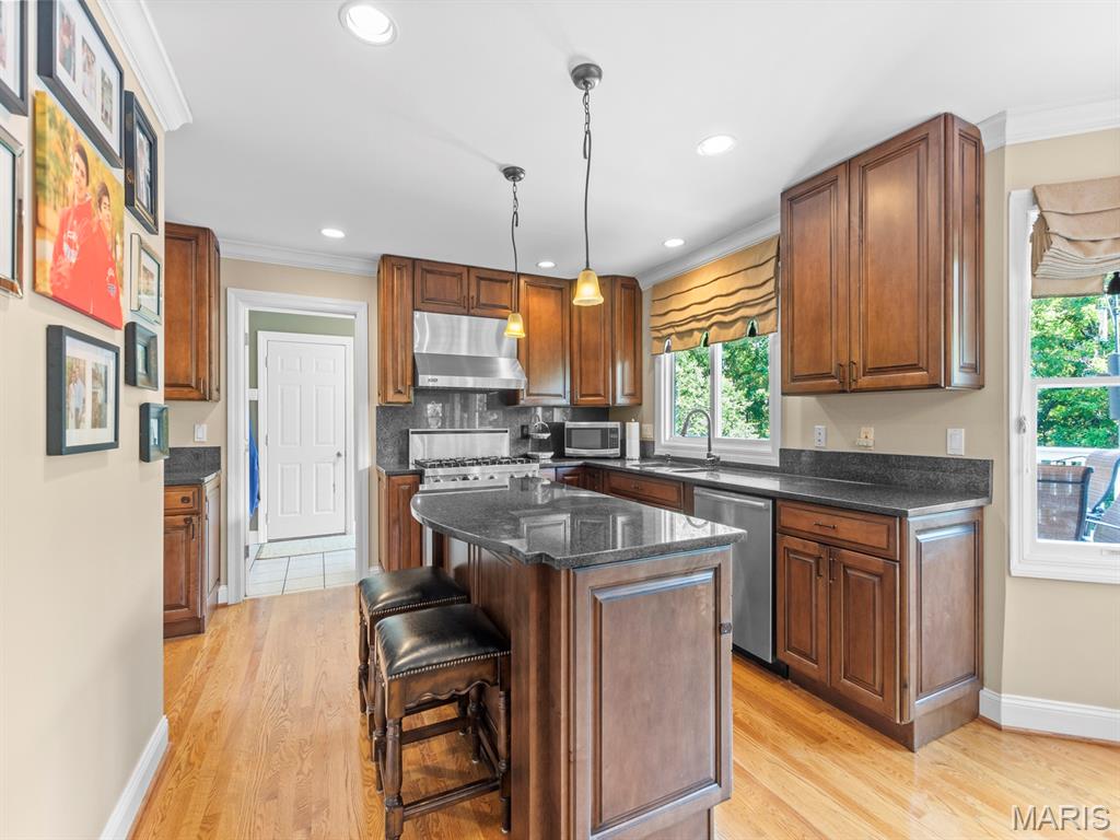 225 W Manor Drive