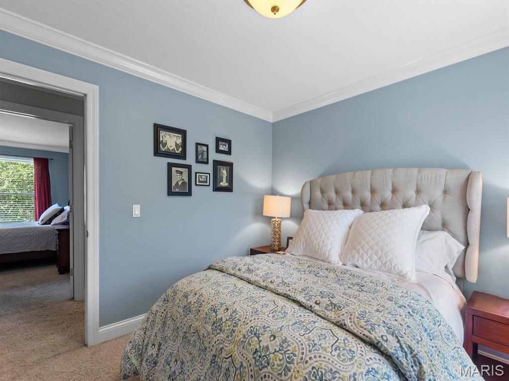225 W Manor Drive