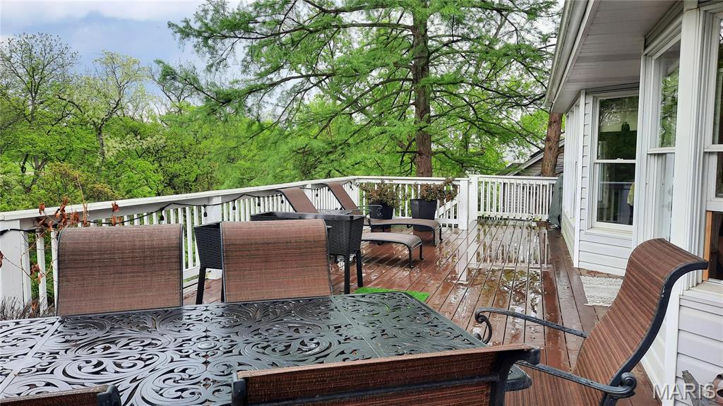 225 W Manor Drive