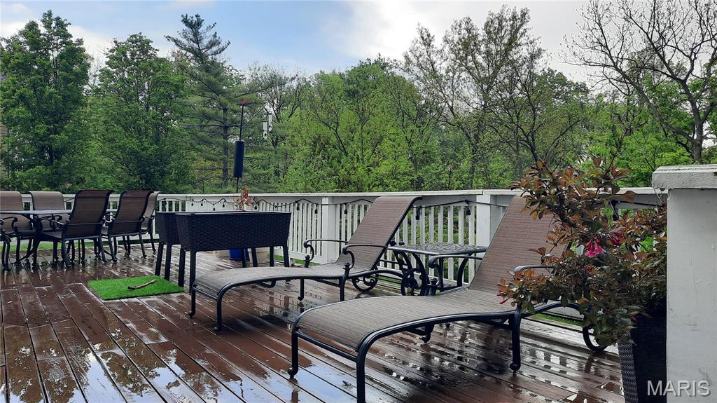 225 W Manor Drive