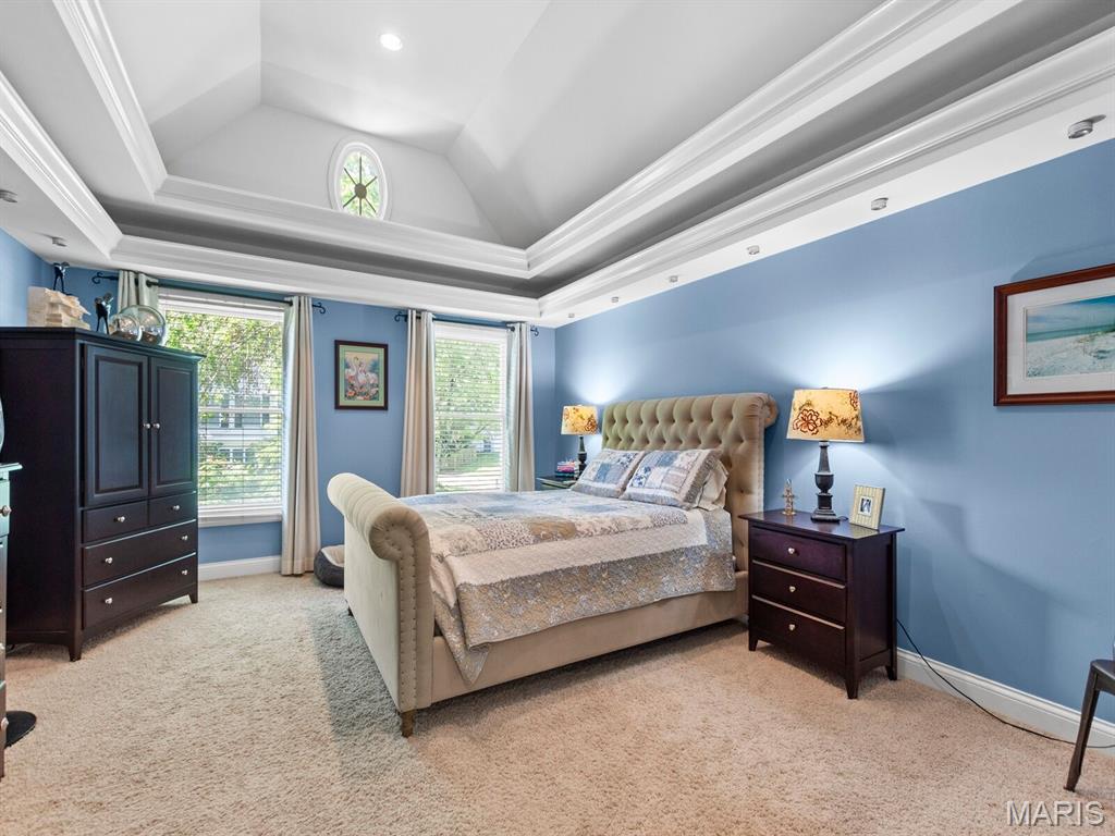 225 W Manor Drive