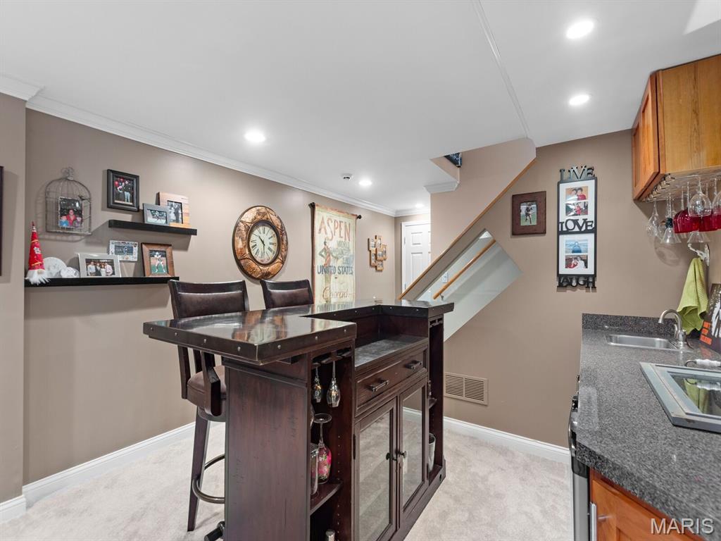 225 W Manor Drive