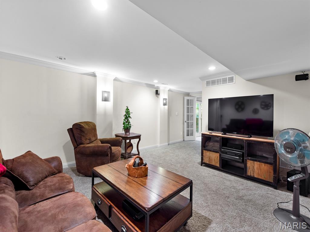 225 W Manor Drive