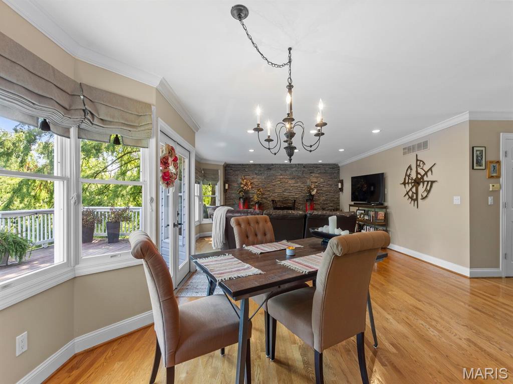 225 W Manor Drive