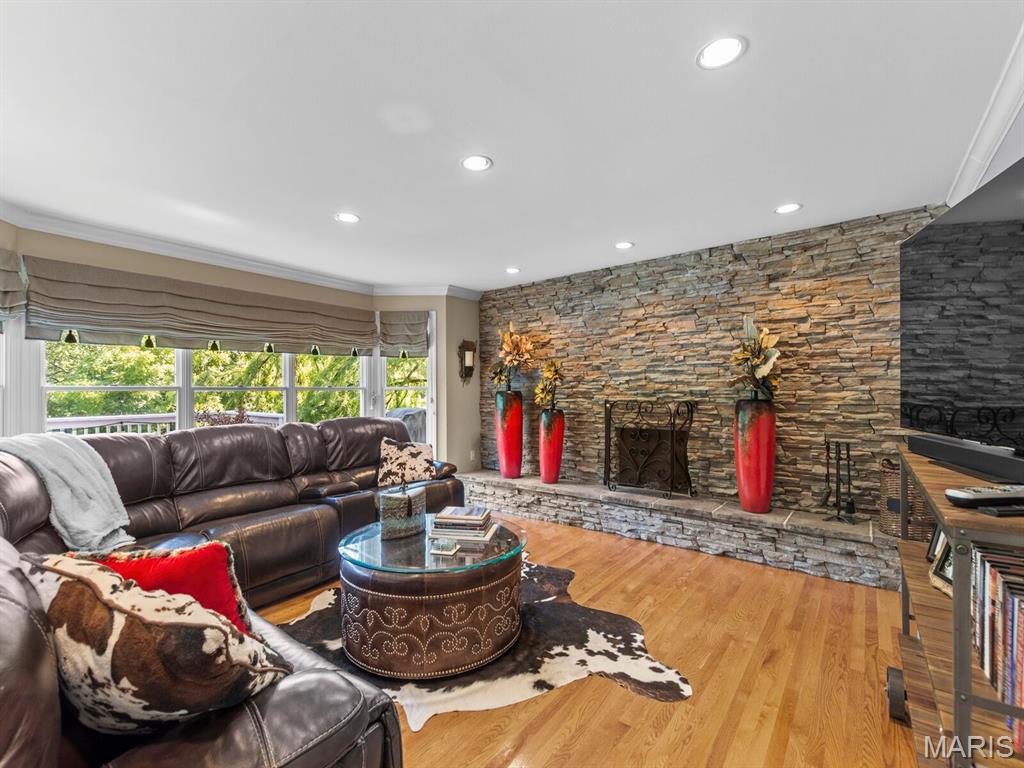 225 W Manor Drive