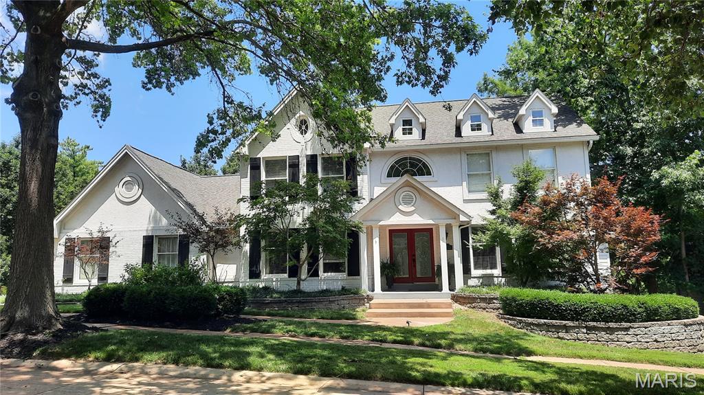 225 W Manor Drive