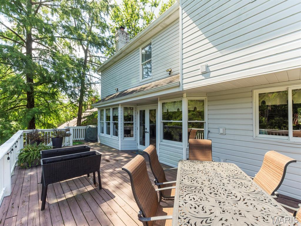 225 W Manor Drive