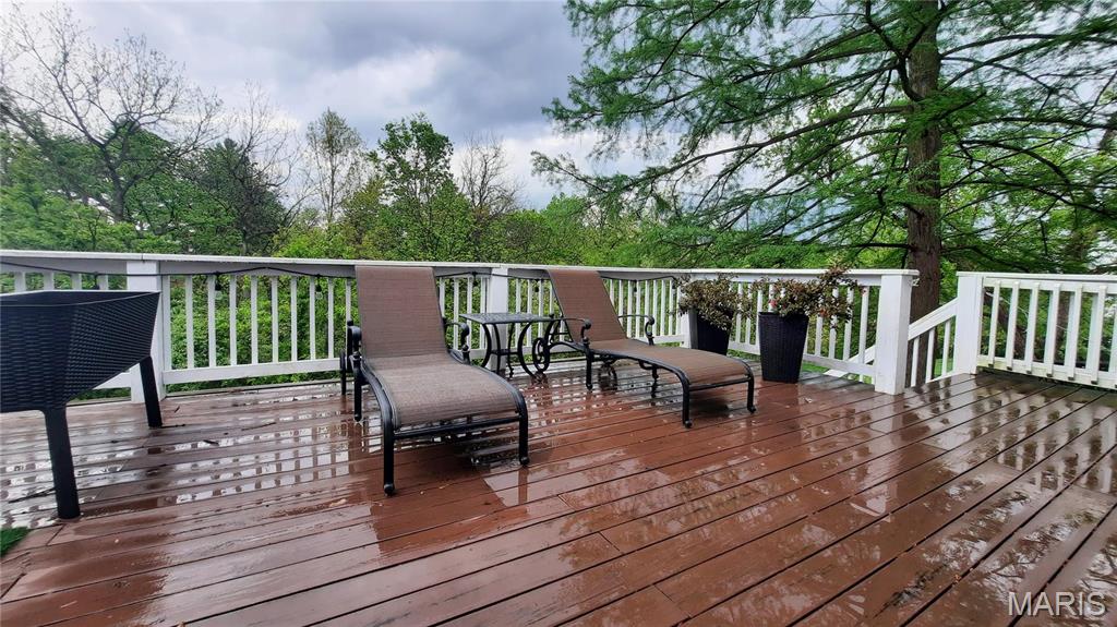 225 W Manor Drive