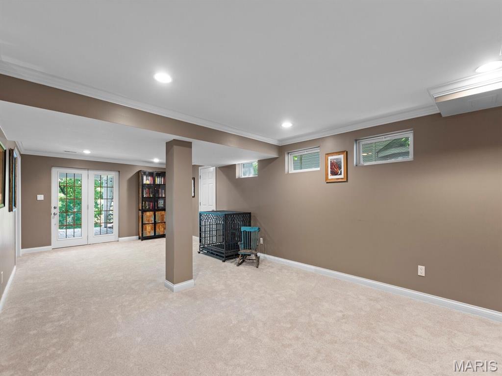 225 W Manor Drive