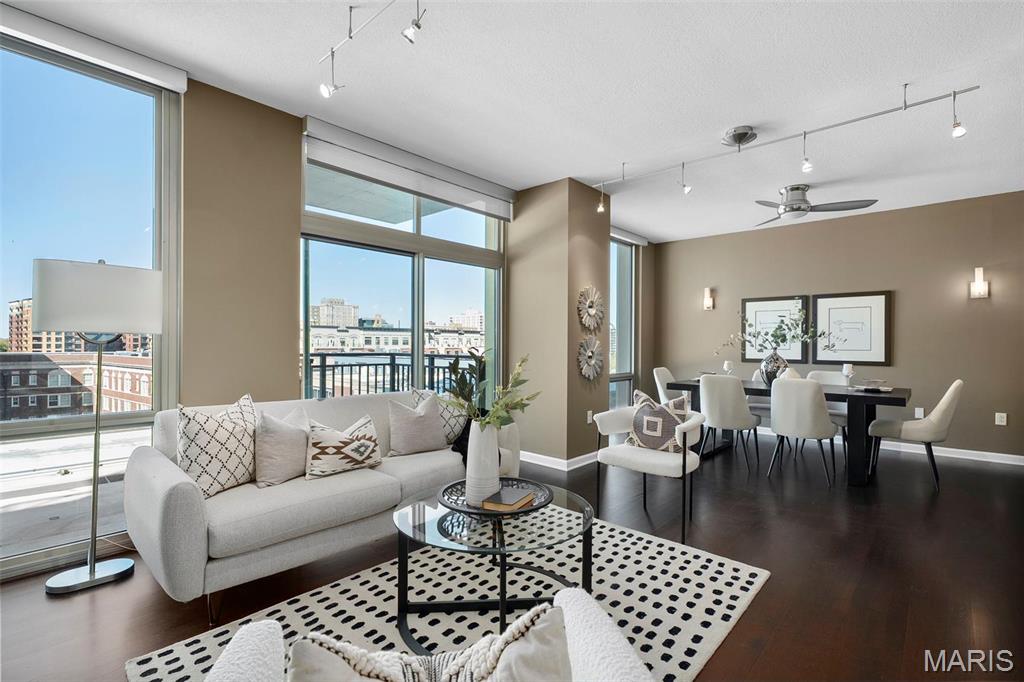 4909 Laclede Avenue Unit: 805