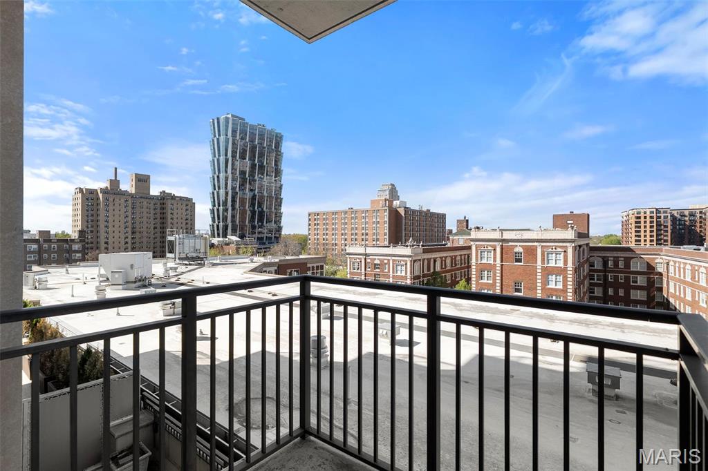 4909 Laclede Avenue Unit: 805
