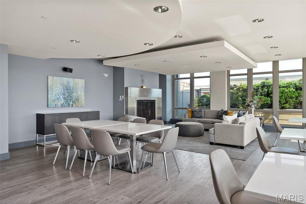 4909 Laclede Avenue Unit: 805