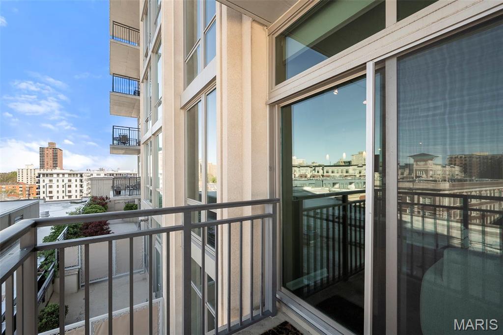 4909 Laclede Avenue Unit: 805