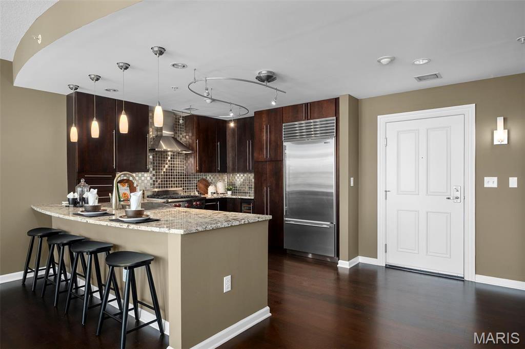 4909 Laclede Avenue Unit: 805