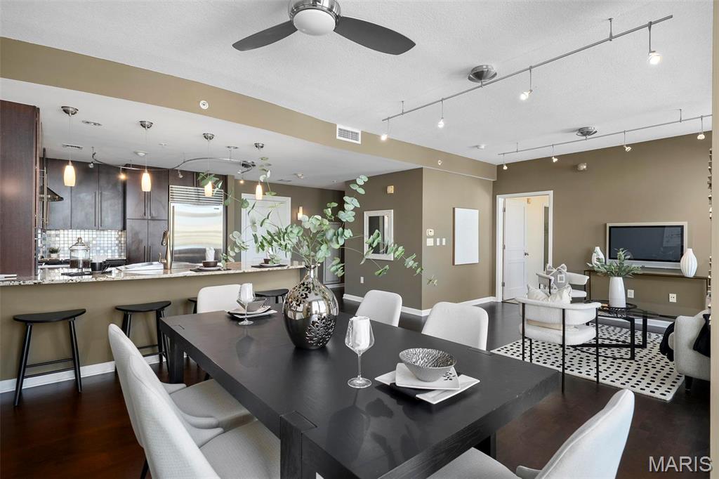 4909 Laclede Avenue Unit: 805