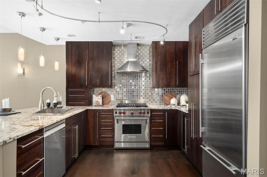 4909 Laclede Avenue Unit: 805