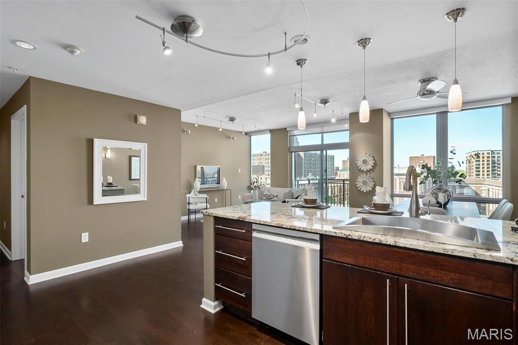 4909 Laclede Avenue Unit: 805