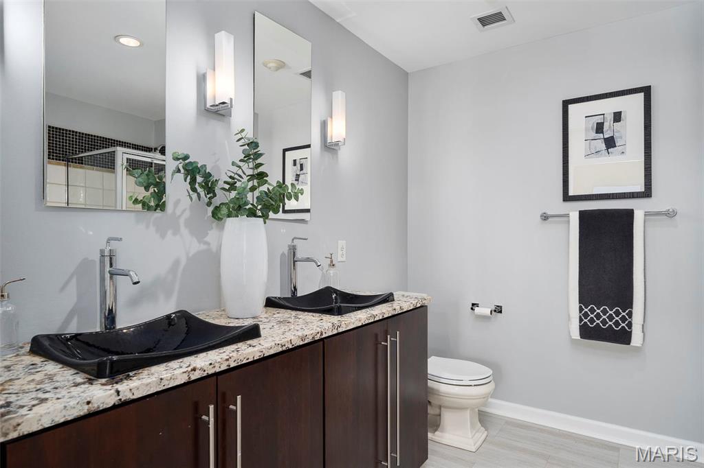 4909 Laclede Avenue Unit: 805